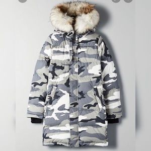 NWT Aritzia Tna ST.ANTON PARKA